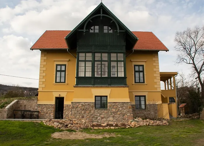 Polyak Вилла Ревфюлёп